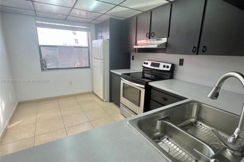 Touwnhouse à louer à Miami, Floride: 2 chambres, 112.32 m2 № 1973042 - photo 3