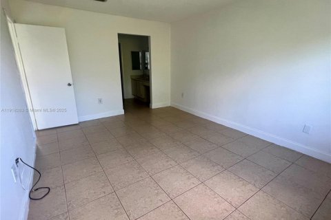 Touwnhouse à louer à Miami, Floride: 2 chambres, 112.32 m2 № 1973042 - photo 15