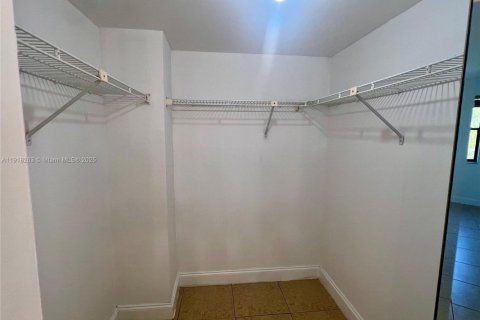 Touwnhouse à louer à Miami, Floride: 2 chambres, 112.32 m2 № 1973042 - photo 17