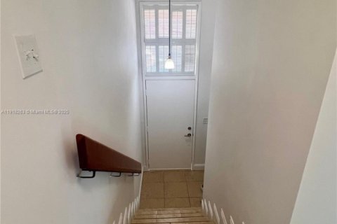 Touwnhouse à louer à Miami, Floride: 2 chambres, 112.32 m2 № 1973042 - photo 8