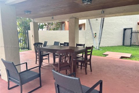 Touwnhouse à louer à Miami, Floride: 2 chambres, 112.32 m2 № 1973042 - photo 25