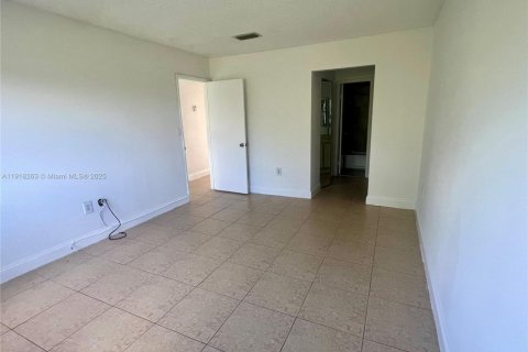 Touwnhouse à louer à Miami, Floride: 2 chambres, 112.32 m2 № 1973042 - photo 16