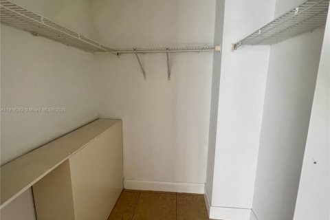 Touwnhouse à louer à Miami, Floride: 2 chambres, 112.32 m2 № 1973042 - photo 24