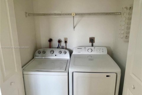 Touwnhouse à louer à Miami, Floride: 2 chambres, 112.32 m2 № 1973042 - photo 13