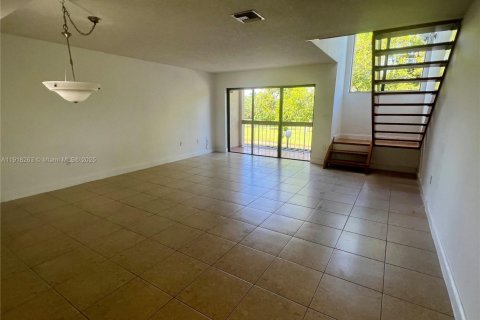 Touwnhouse à louer à Miami, Floride: 2 chambres, 112.32 m2 № 1973042 - photo 7