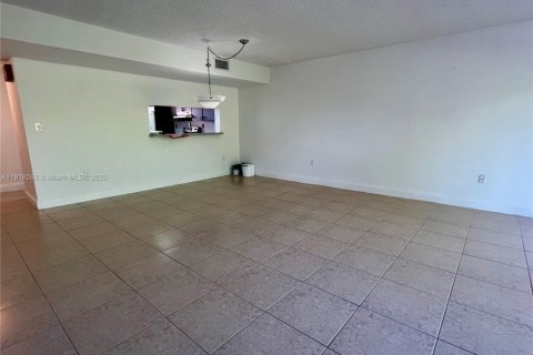 Touwnhouse à louer à Miami, Floride: 2 chambres, 112.32 m2 № 1973042 - photo 11