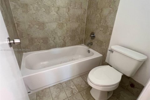 Touwnhouse à louer à Miami, Floride: 2 chambres, 112.32 m2 № 1973042 - photo 18