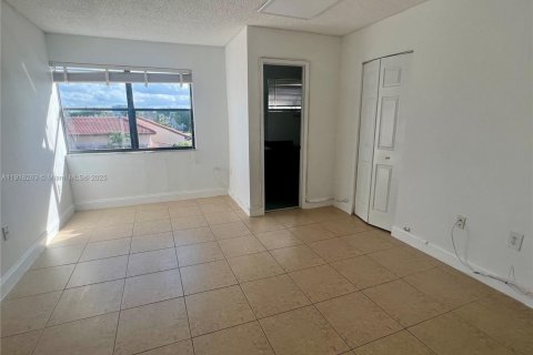 Touwnhouse à louer à Miami, Floride: 2 chambres, 112.32 m2 № 1973042 - photo 21