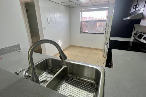 Touwnhouse à louer à Miami, Floride: 2 chambres, 112.32 m2 № 1973042 - photo 6