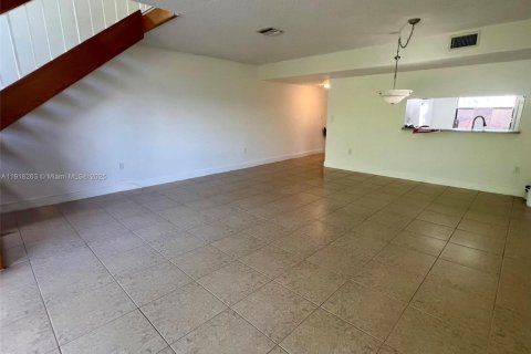 Touwnhouse à louer à Miami, Floride: 2 chambres, 112.32 m2 № 1973042 - photo 5