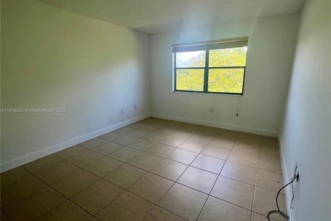 Touwnhouse à louer à Miami, Floride: 2 chambres, 112.32 m2 № 1973042 - photo 14