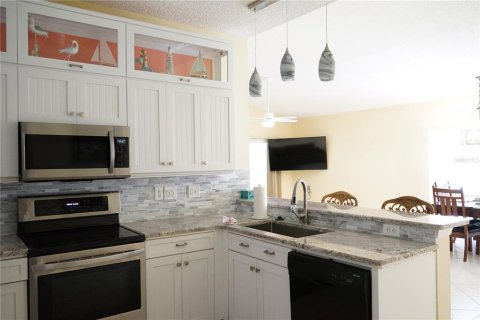 Condominio en venta en Sun City Center, Florida, 2 dormitorios, 110.74 m2 № 2218003 - foto 13