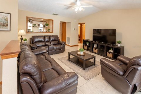 Casa en venta en Spring Hill, Florida, 3 dormitorios, 196.12 m2 № 2369341 - foto 12