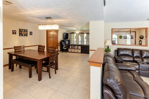 Casa en venta en Spring Hill, Florida, 3 dormitorios, 196.12 m2 № 2369341 - foto 11