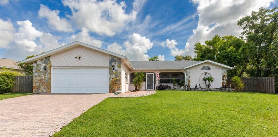 Casa en Spring Hill, Florida 3 dormitorios, 196.12 m2 № 2369341