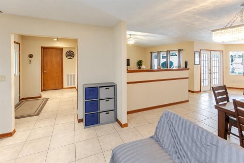 Casa en venta en Spring Hill, Florida, 3 dormitorios, 196.12 m2 № 2369341 - foto 10