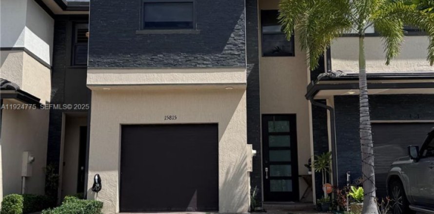 Таунхаус в Майами-Лейкс, Флорида 3 спальни, 170.75м2 № 1983720