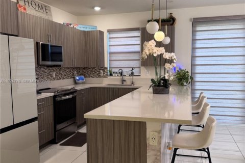 Купить таунхаус в Майами-Лейкс, Флорида 3 спальни, 170.75м2, № 1983720 - фото 3