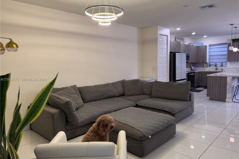 Купить таунхаус в Майами-Лейкс, Флорида 3 спальни, 170.75м2, № 1983720 - фото 2