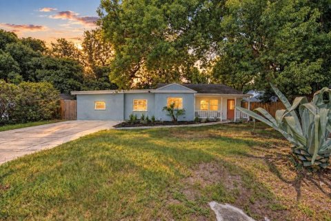 House in Orlando, Florida 3 bedrooms, 115.85 sq.m. № 2360521