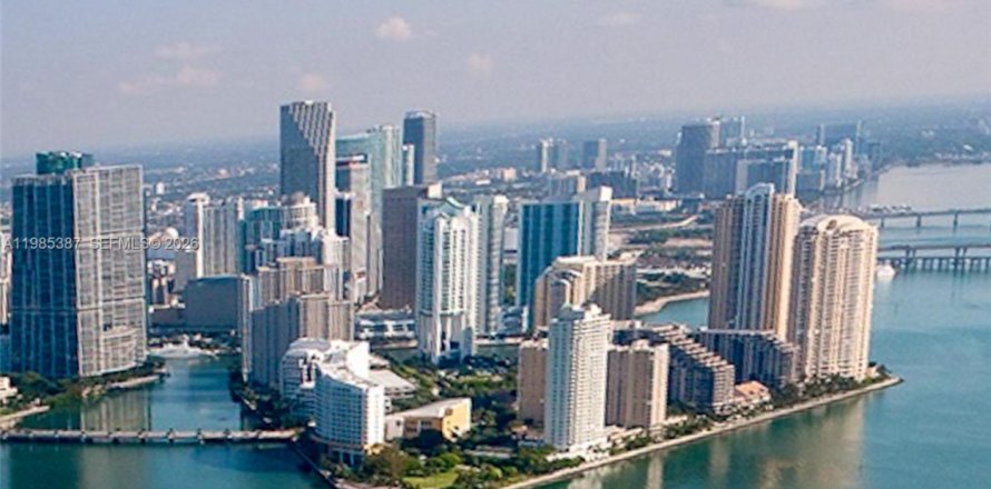 Condominio en Miami, Florida, 1 dormitorio  № 2047290