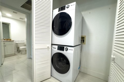 Condominio en alquiler en Miami, Florida, 1 dormitorio, 65.03 m2 № 2047290 - foto 10