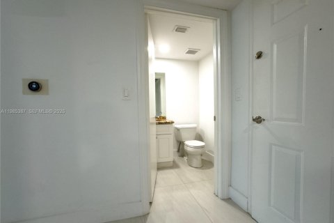 Condominio en alquiler en Miami, Florida, 1 dormitorio, 65.03 m2 № 2047290 - foto 6