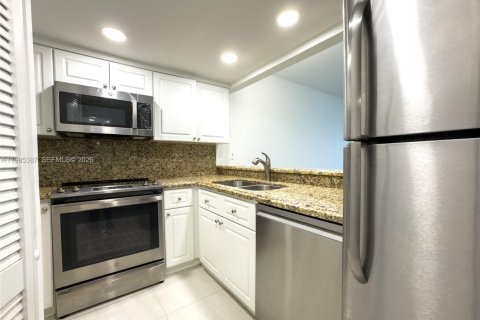Condominio en alquiler en Miami, Florida, 1 dormitorio, 65.03 m2 № 2047290 - foto 4