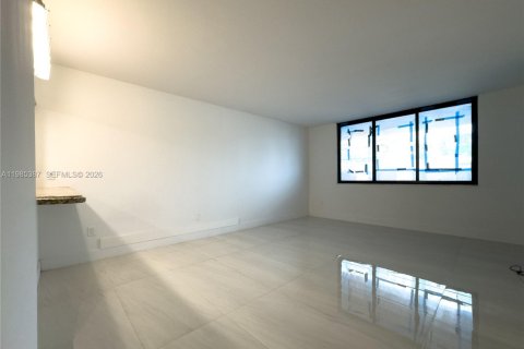 Condominio en alquiler en Miami, Florida, 1 dormitorio, 65.03 m2 № 2047290 - foto 3