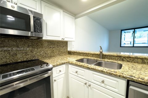 Condominio en alquiler en Miami, Florida, 1 dormitorio, 65.03 m2 № 2047290 - foto 5