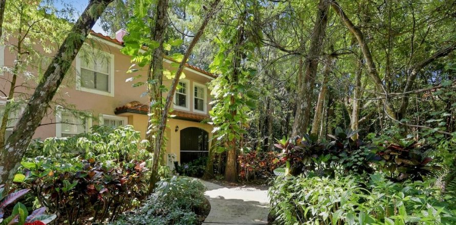 Condominio en Coral Springs, Florida, 3 dormitorios № 2419500