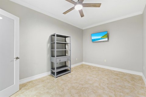 Condominio en venta en Hutchinson Island South, Florida, 3 dormitorios, 236.06 m2 № 2320332 - foto 30