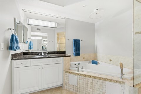 Condominio en venta en Hutchinson Island South, Florida, 3 dormitorios, 236.06 m2 № 2320332 - foto 22