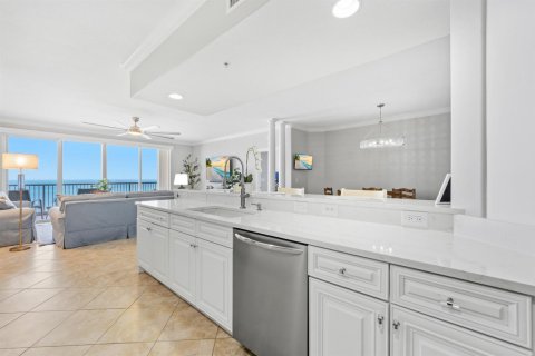 Condominio en venta en Hutchinson Island South, Florida, 3 dormitorios, 236.06 m2 № 2320332 - foto 9