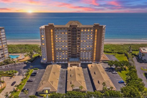 Condominio en Hutchinson Island South, Florida, 3 dormitorios  № 2320332