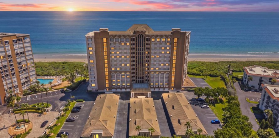 Condominio en Hutchinson Island South, Florida, 3 dormitorios  № 2320332