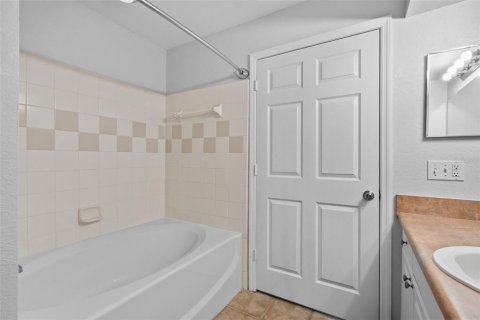 Condo in Sarasota, Florida, 2 bedrooms № 2231735 - photo 14