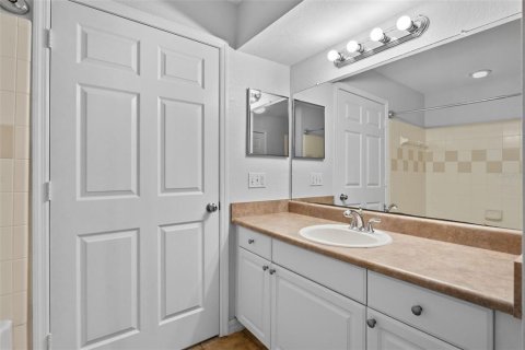 Condo in Sarasota, Florida, 2 bedrooms № 2231735 - photo 13
