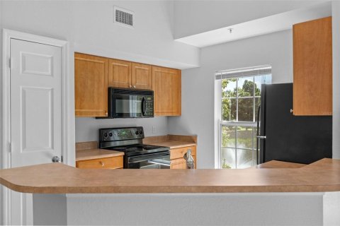 Condo in Sarasota, Florida, 2 bedrooms № 2231735 - photo 7