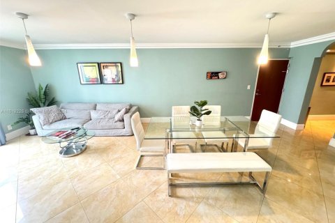 Купить кондоминиум в Холливуд, Флорида 2 спальни, 108.97м2, № 1958455 - фото 2