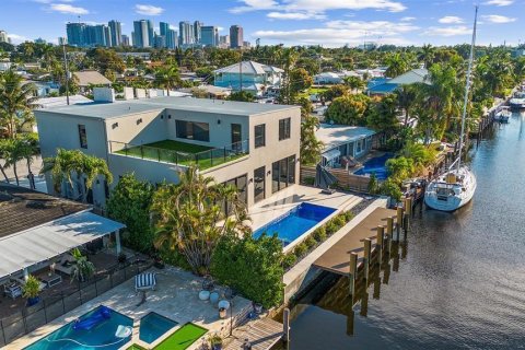Casa en venta en Fort Lauderdale, Florida, 5 dormitorios, 301.93 m2 № 2402484 - foto 2