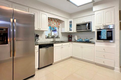 Casa en venta en Tampa, Florida, 4 dormitorios, 157 m2 № 2144880 - foto 12