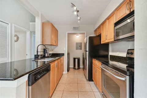 Condo in Palm Harbor, Florida, 2 bedrooms  № 1914448 - photo 14