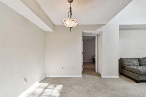 Condo in Palm Harbor, Florida, 2 bedrooms  № 1914448 - photo 13