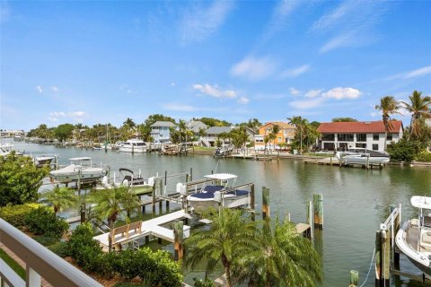 Townhouse in Saint Petersburg, Florida 3 bedrooms, 205.78 sq.m. № 2133984