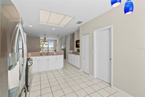 Townhouse in Saint Petersburg, Florida 3 bedrooms, 205.78 sq.m. № 2133984 - photo 24
