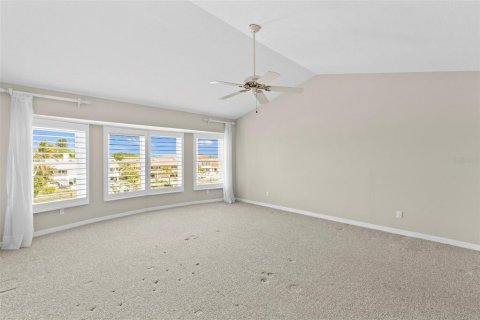 Townhouse in Saint Petersburg, Florida 3 bedrooms, 205.78 sq.m. № 2133984 - photo 30