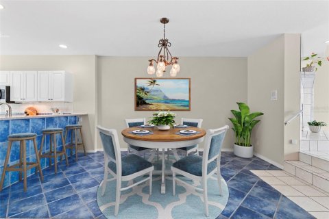 Townhouse in Saint Petersburg, Florida 3 bedrooms, 205.78 sq.m. № 2133984 - photo 17