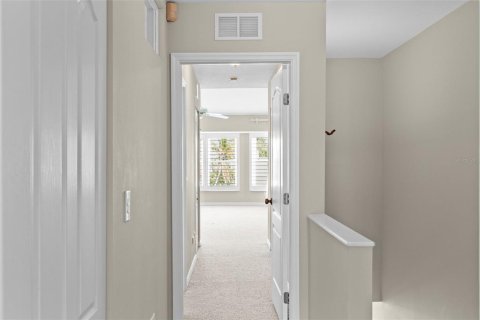 Townhouse in Saint Petersburg, Florida 3 bedrooms, 205.78 sq.m. № 2133984 - photo 28