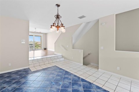 Townhouse in Saint Petersburg, Florida 3 bedrooms, 205.78 sq.m. № 2133984 - photo 18
